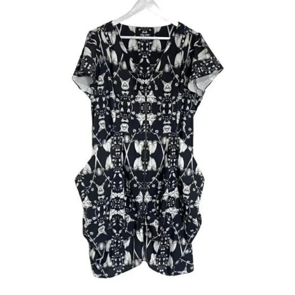City Chic Dress Womens 18 Black White Floral Print V Neck Short Sleeve‎ Pockets